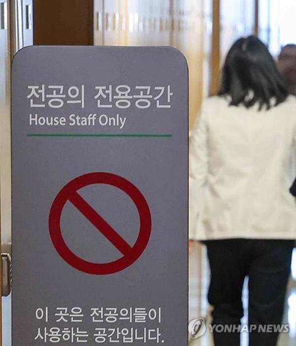 白宫：司法部在律师“自愿主动提出”后搜查了拜登的家