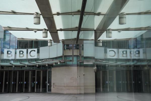 主持人：BBC“投诉后两次试图联系家人”