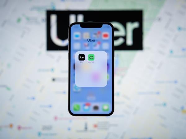 一名英国优步用户15分钟的路程被收费72万兰特——据说是去澳大利亚