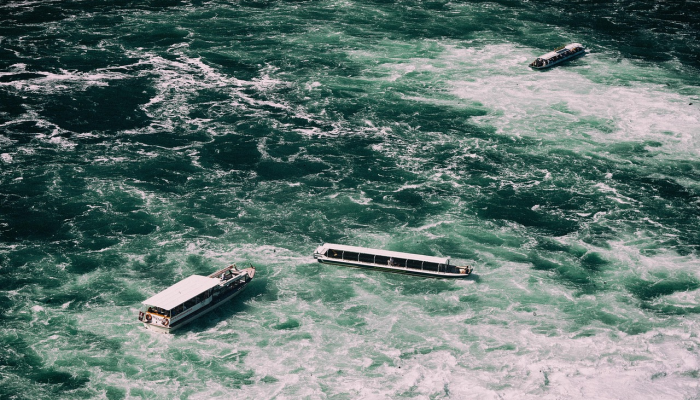 渠务署在维萨亚斯东部遭洪水侵袭的河道进行疏浚工作