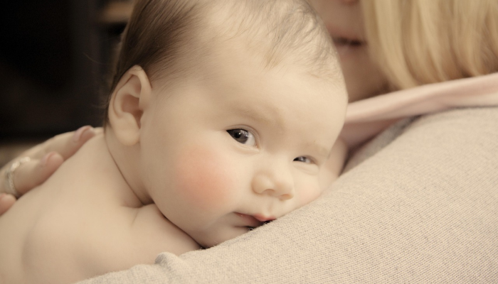由于营养不良，加沙的母亲们正在寻找母乳