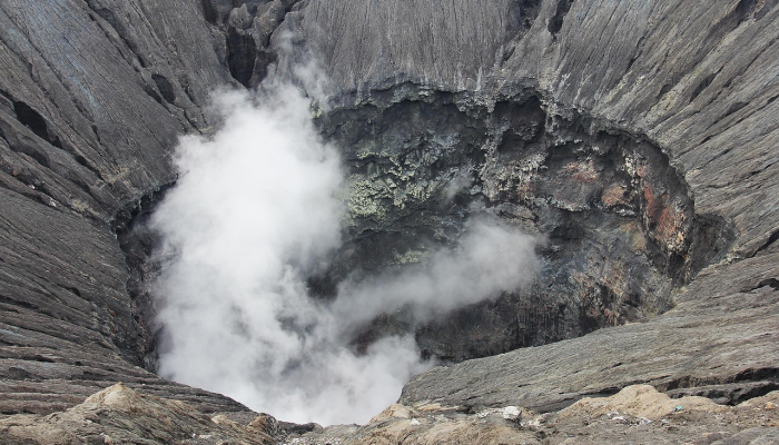 印尼马拉皮火山喷发后村民疏散