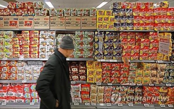 This Jan. 7, 2024, file photo shows various kinds of instant noodles at a major discount chain store in Seoul. (Yonhap)