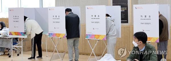 Voters cast their ballots at a polling station in Incheon, just west of Seoul, on the second day of early voting for the parliamentary elections on April 6, 2024. (Yonhap)