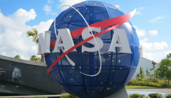 本周@NASA：在历史性小行星样本中发现了什么&普赛克发射到一个金属世界