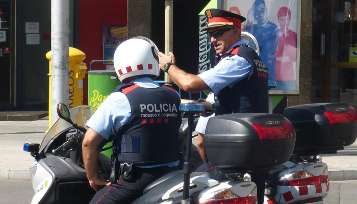 新港海滩警方警告居民警惕新的电话诈骗