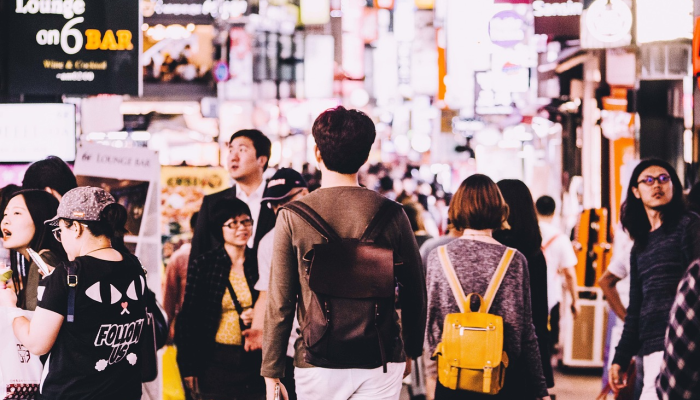 如何帮助遭受仇恨和骚扰的亚裔美国人