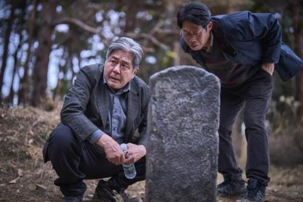 A still cut from Jang Jae-hyun's new occult thriller 