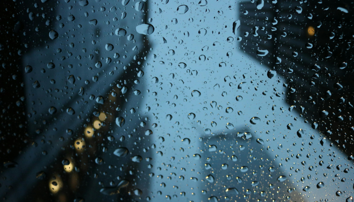 卡塔尔气象部门警告说，从今晚到明天将有阵雨、雷阵雨和强风