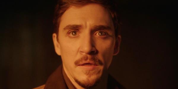 Kyle Gallner as Joel in Smile