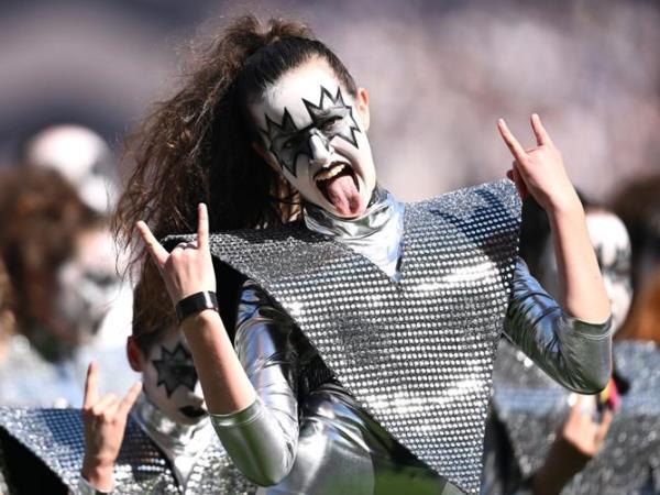 KISS dancers. 