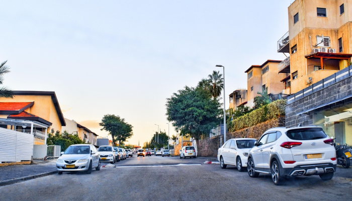 这个美丽的海滨小镇被评为英国最好的小镇之一,非常豪华,有一个游艇俱乐部 这个美丽的海滨小镇被评为英国最好的小镇之一,非常豪华,有一个游艇俱乐部