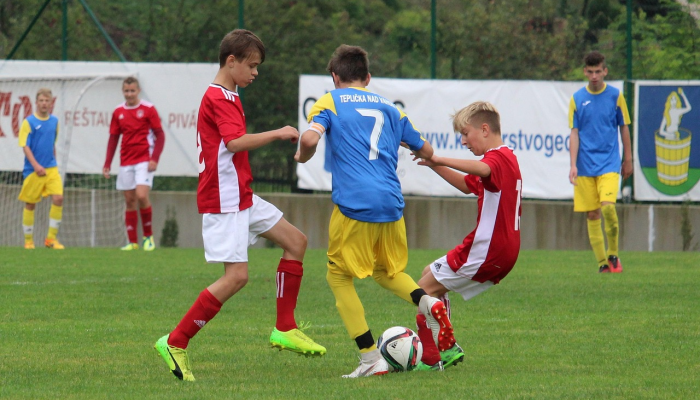 足球比赛——多特蒙德3:1战胜米兰,进入欧冠16强 足球比赛——多特蒙德3:1战胜米兰,进入欧冠16强