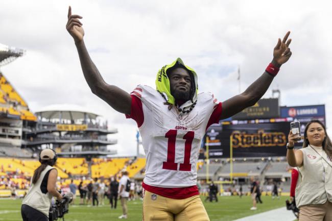 49ers wide receiver Brandon Aiyuk celebrates after Sunday’s victory over the Steelers in Pittsburgh. (Matt Durisko / ASSOCIATED PRESS)