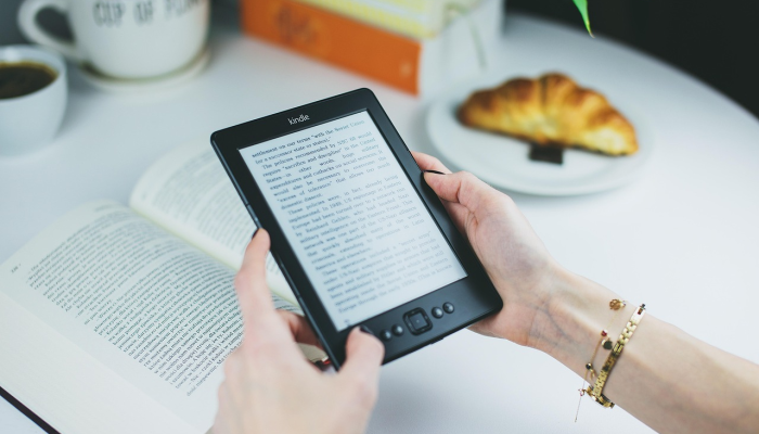 成千上万的亚马逊购物者蜂拥而至，这款24件套的食品存储套装降价49%(每件1.5美元)