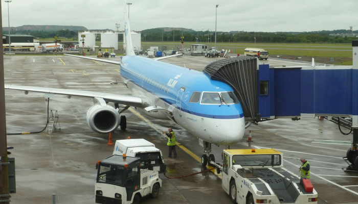 日本交通官员和警方对飞机相撞事件展开调查