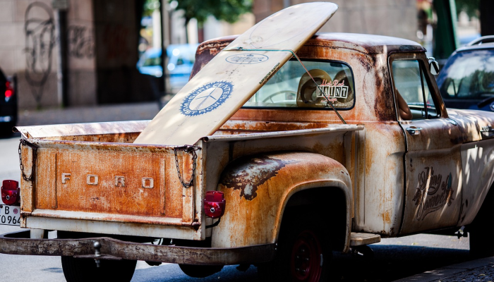 Bajaj Chetak Urbane价格，充电时间，其他450S范围，功能