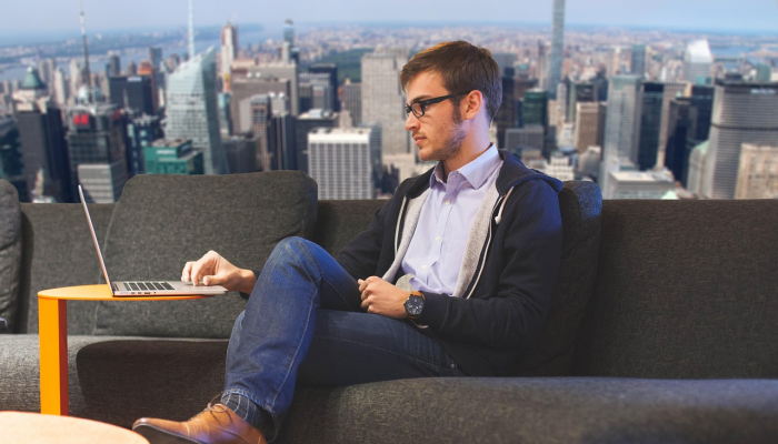 据报道，乔·拜登抱怨奥巴马不能正确地说“fuck You”