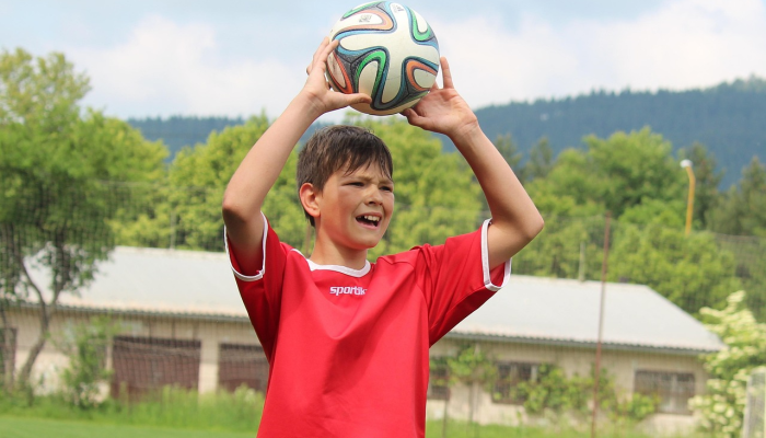 法国足球运动员打进柬埔寨梦后走红网络