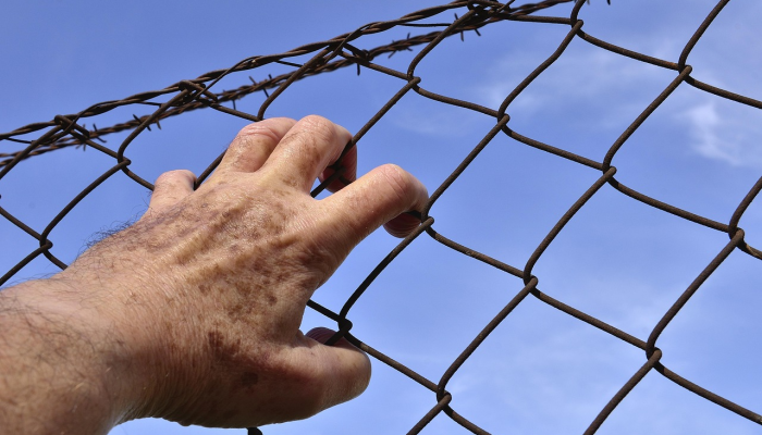 拜登政府要求最高法院允许边境人员切断德克萨斯州安装的铁丝网