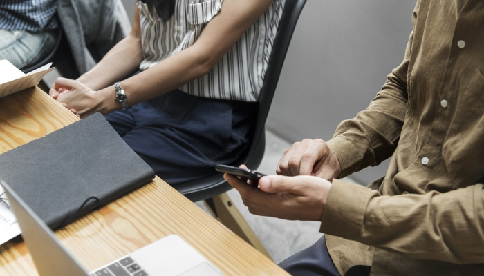 QU的大众传播研讨会讨论如何教记者应对创伤性事件