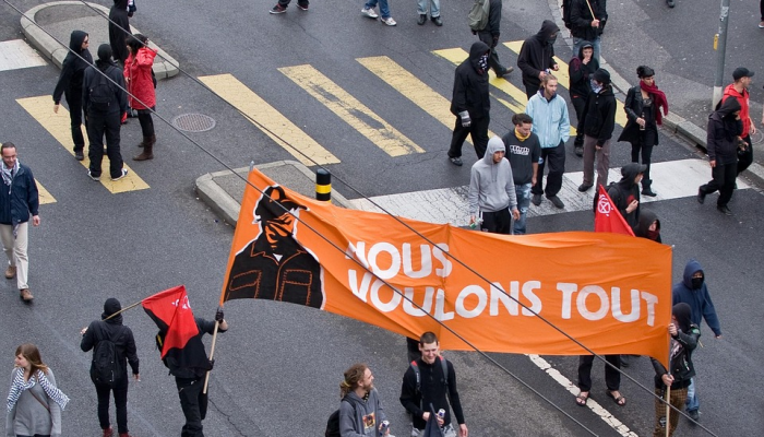 德克萨斯州国民警卫队直升机坠毁，三人遇难