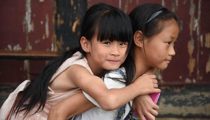 天主教神父被控强奸16岁少女投降 天主教神父被控强奸16岁少女投降