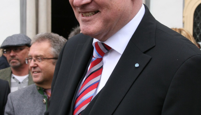 总理表示,政府将“谦卑地”接受议会选举结果 总理表示,政府将“谦卑地”接受议会选举结果