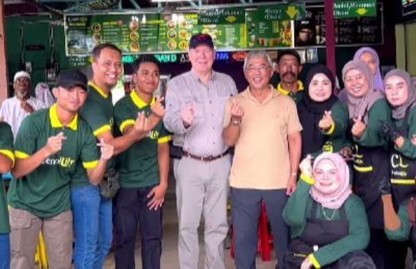 社交媒体用户对国王、阿尔伯特亲王在彭亨郡的谦逊表示敬畏