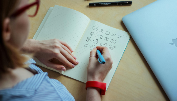 同事给了这位女士一些买彩票的建议，然后她中了密歇根州的头奖