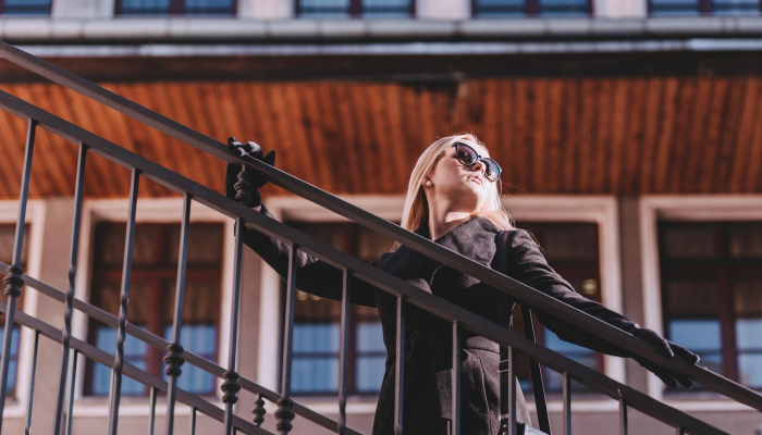 为了避免“混乱”，《孤身一人》推迟了10月的上映窗口