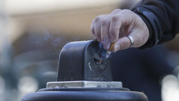 France to widen smoking ban to beaches, parks and forests