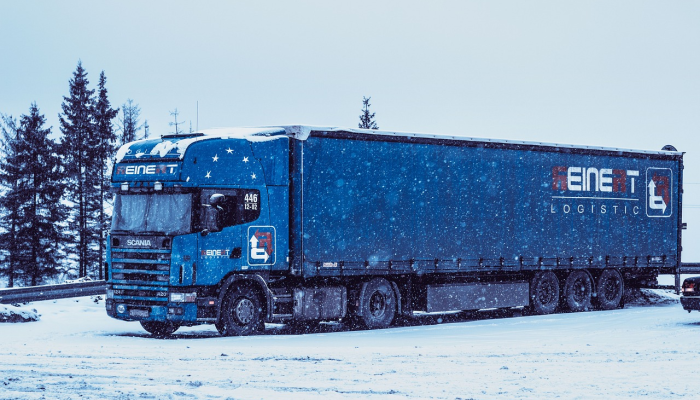佛罗里达州警方称,一名在路上停车帮助受伤狗的司机被SUV撞死 佛罗里达州警方称,一名在路上停车帮助受伤狗的司机被SUV撞死