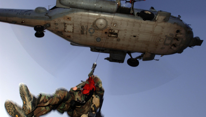 俄罗斯卡-52直升机被乌克兰击落,烟雾弥漫 俄罗斯卡-52直升机被乌克兰击落,烟雾弥漫