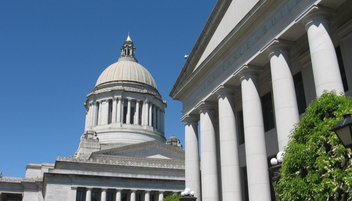 新罕布什尔州民主党人帕帕斯、库斯特再次当选国会议员