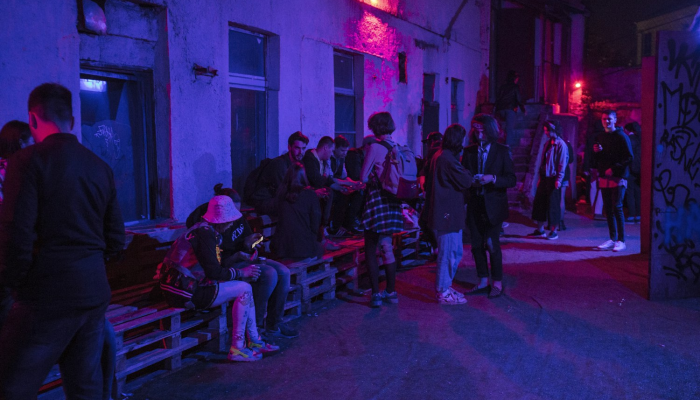 檀香山规定，酒吧、夜总会和餐馆都必须提供抗过量用药