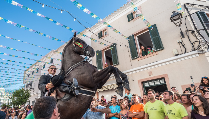 克里米亚军事设施发生巨大爆炸后，“数千人撤离”