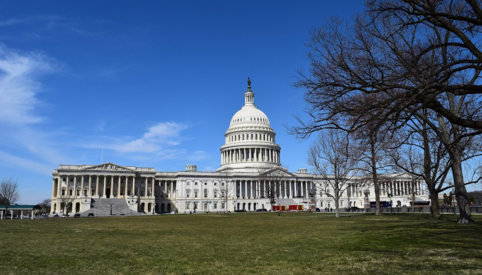 伊拉克总理强调长期改革和基础设施建设