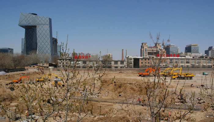 尽管有围墙和铁丝网,移民们仍然从华雷斯城穿越边境来到美国 尽管有围墙和铁丝网,移民们仍然从华雷斯城穿越边境来到美国