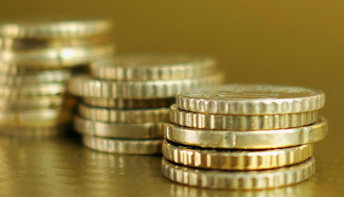 我应该选择NRE还是NRO定期存款？