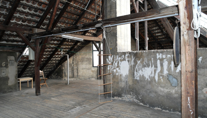 佛罗里达警方称,被盗的挖掘机穿过了包括沃尔玛在内的两栋建筑 佛罗里达警方称,被盗的挖掘机穿过了包括沃尔玛在内的两栋建筑