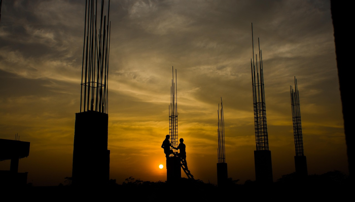 土耳其地震现场更新：第二次地震袭击破碎地区