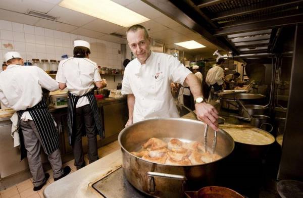 小米歇尔Roux宣布关闭著名的米其林二星级餐厅Le Gavroche